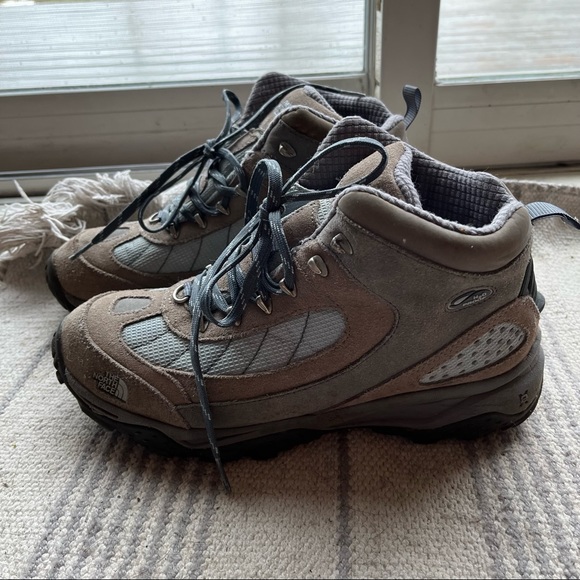 North Face Women’s Hiking Boots - Picture 3 of 5